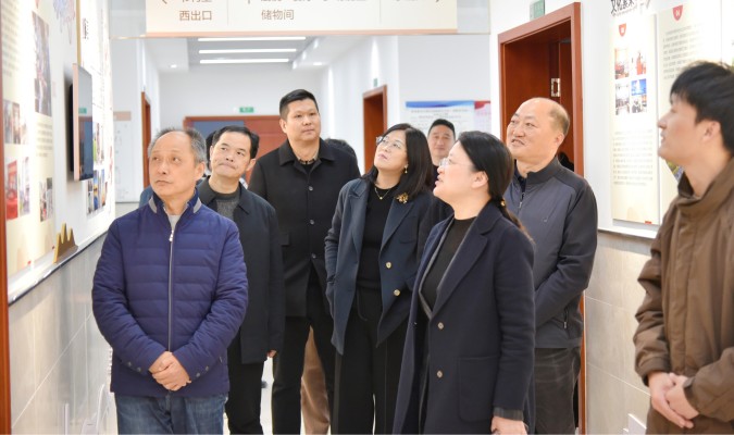参观文化长廊(1).jpg